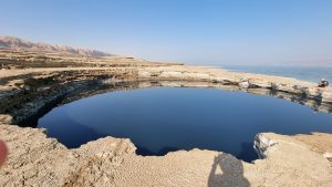 הבולען השחור